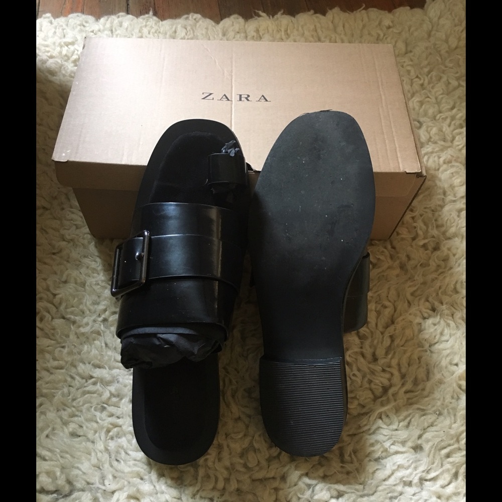 Zara black‎ leather toe sandals with buckle - Picture 2 of 7